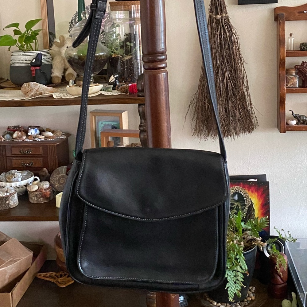 black small cross body purse